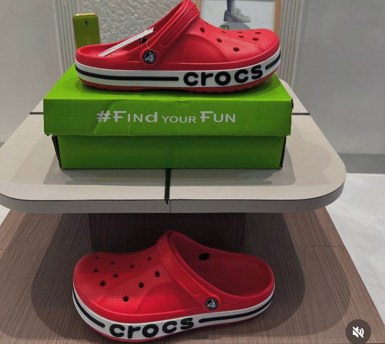 UNISEX CROCS BAYABAND CLOGS SANDAL RED