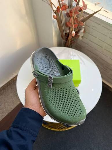 UNISEX CROCS LIGHT RIDE CLOGS SANDAL GREEN